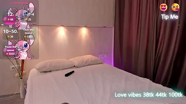 Snapshot of Tracy-Taylor chatting on 03-10-25, 09:56 Tracy-Taylor online show from 03-10-25, 09:56