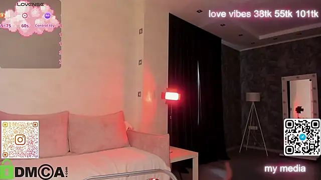 Snapshot of Tracy-Taylor chatting on 10-12-25, 08:48 Tracy-Taylor online show from 10-12-25, 08:48