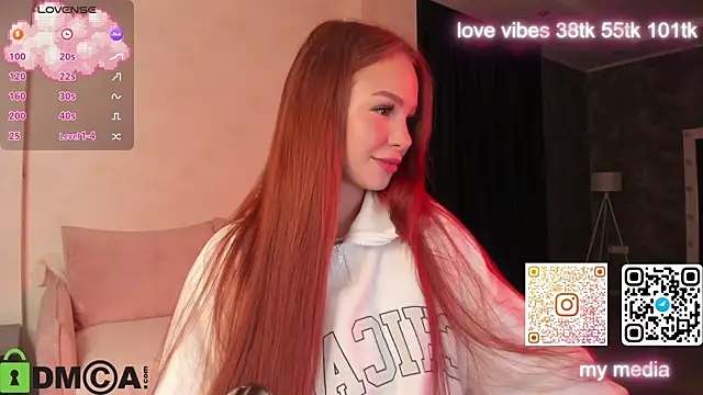 Snapshot of Tracy-Taylor chatting on 09-10-25, 11:59 Tracy-Taylor online show from 09-10-25, 11:59