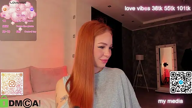 Snapshot of Tracy-Taylor chatting on 10-09-25, 12:55 Tracy-Taylor online show from 10-09-25, 12:55