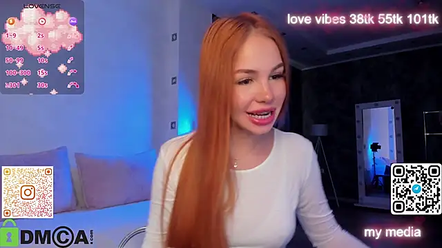 Snapshot of Tracy-Taylor chatting on 10-11-25, 09:10 Tracy-Taylor online show from 10-11-25, 09:10