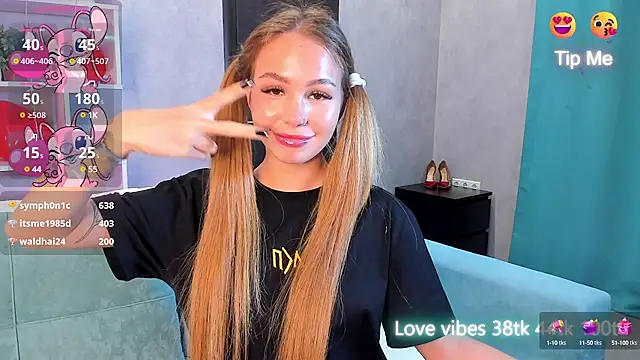 Snapshot of Tracy-Taylor chatting on 02-25-25, 03:20 Tracy-Taylor online show from 02-25-25, 03:20