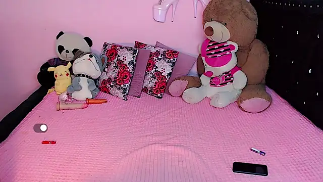 Ciinamonloren online show from 12-19-25, 03:32