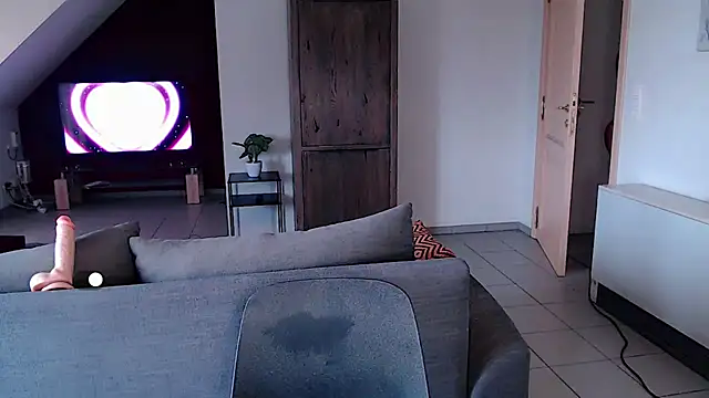 Ciinamonloren online show from 10-06-25, 10:16