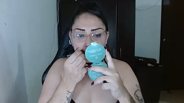 Snapshot of natashasmithe chatting on 11-19-25, 01:05 natashasmithe online show from 11-19-25, 01:05