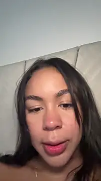 IsabelaVanegas  online show from 11-12-25, 05:17