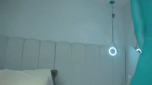 Abby-me online show from 10-31-25, 01:52