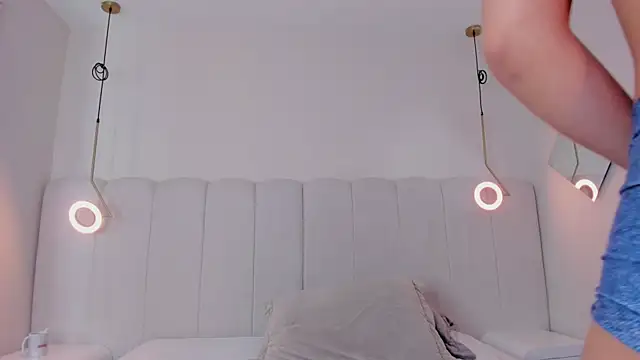 Abby-me online show from 11-30-25, 01:23