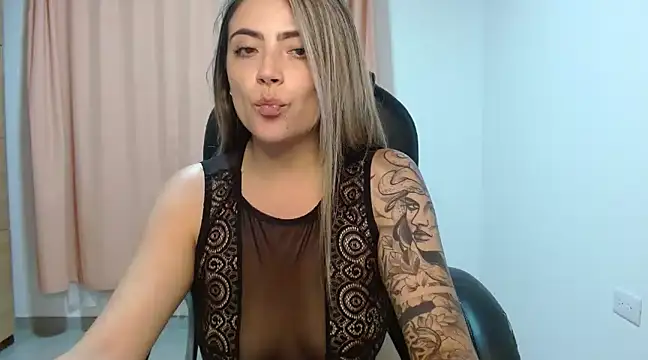 Snapshot of _sweet_rachel chatting on 01-28-25, 02:43 sweet rachel online show from 01-28-25, 02:43