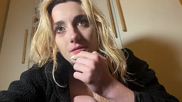 Monicbabe online show from 10-26-25, 10:54