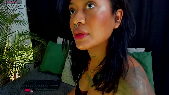 Snapshot of JulianaMiller chatting on 06-28-26, 05:14 JulianaMiller online show from 06-28-26, 05:14