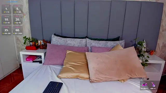 Snapshot of JulianaMiller chatting on 10-13-25, 12:12 JulianaMiller online show from 10-13-25, 12:12