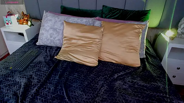 JulianaMiller online show from 12-05-25, 12:21