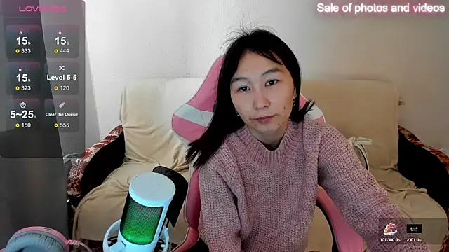 Snapshot of SaraXray chatting on 10-02-25, 03:21 SaraXray online show from 10-02-25, 03:21