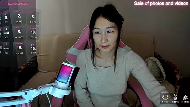 Snapshot of SaraXray chatting on 09-22-25, 03:23 SaraXray online show from 09-22-25, 03:23