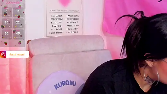 Snapshot of Hinataw33d01 chatting on 03-10-25, 12:28 Hinataw33d01 online show from 03-10-25, 12:28
