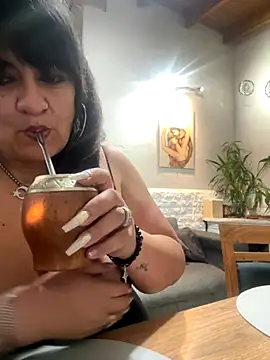 Snapshot of Sensualmente333 chatting on 10-15-25, 12:02 Sensualmente333 online show from 10-15-25, 12:02