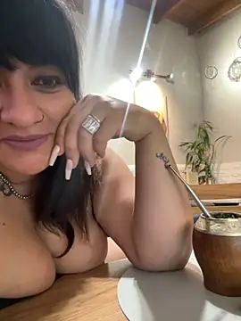 Snapshot of Sensualmente333 chatting on 09-30-25, 12:00 Sensualmente333 online show from 09-30-25, 12:00