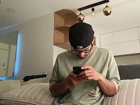 Snapshot of Phantom_Bigger1 chatting on 01-07-26, 02:33 Phantom Bigger1 online show from 01-07-26, 02:33