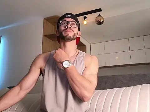 Snapshot of Phantom_Bigger1 chatting on 01-06-26, 08:13 Phantom Bigger1 online show from 01-06-26, 08:13