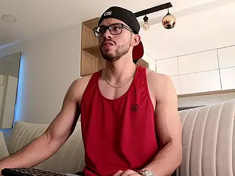 Snapshot of Phantom_Bigger1 chatting on 12-16-25, 02:43 Phantom Bigger1 online show from 12-16-25, 02:43