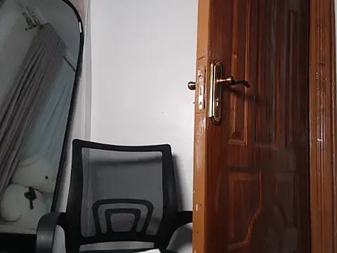 leslie bebby2 online show from 04-23-26, 02:18