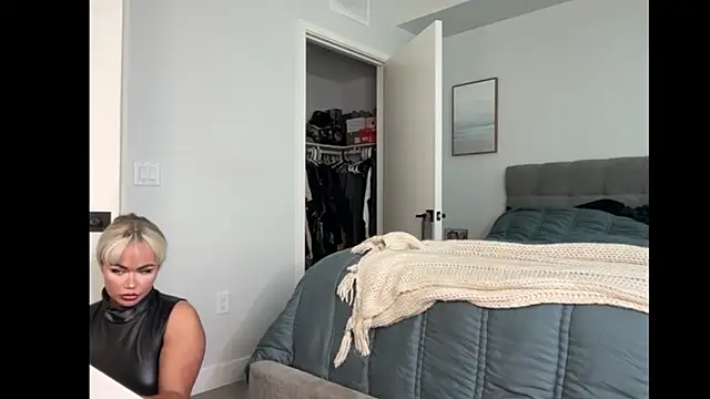 ElenaErickson online show from 10-06-25, 07:58