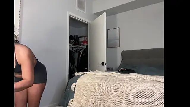 ElenaErickson online show from 12-22-25, 03:06