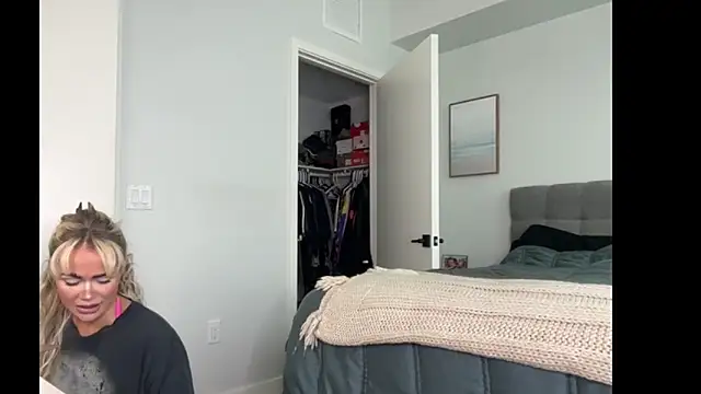 ElenaErickson online show from 02-11-26, 08:41