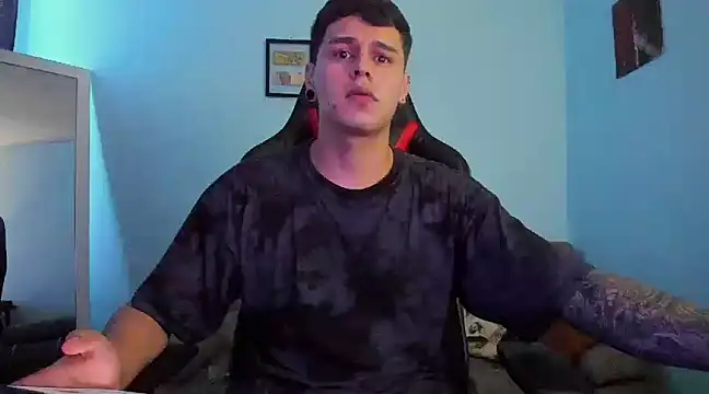 Snapshot of E_Moon chatting on 12-18-24, 03:37 E Moon online show from 12-18-24, 03:37