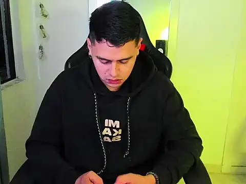 Snapshot of E_Moon chatting on 09-28-25, 05:47 E Moon online show from 09-28-25, 05:47