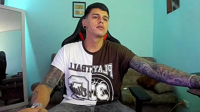 Snapshot of E_Moon chatting on 12-09-24, 11:26 E Moon online show from 12-09-24, 11:26