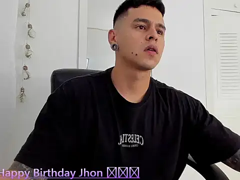 Snapshot of E_Moon chatting on 01-11-26, 02:29 E Moon online show from 01-11-26, 02:29