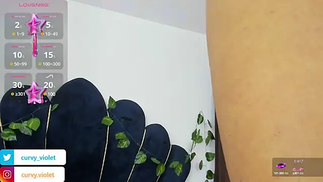 Snapshot of CurvyViolet chatting on 02-01-25, 11:31 CurvyViolet online show from 02-01-25, 11:31