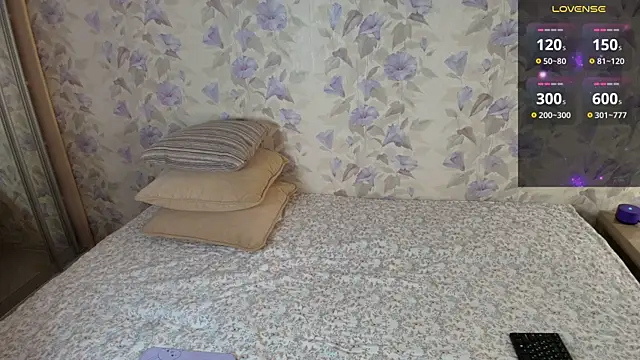 Snapshot of Louise_Lavender chatting on 06-03-26, 03:18 Louise Lavender online show from 06-03-26, 03:18