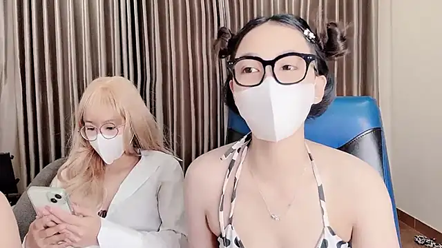 Snapshot of Mono-Stewardesss chatting on 03-11-25, 05:24 Mono-Stewardesss online show from 03-11-25, 05:24