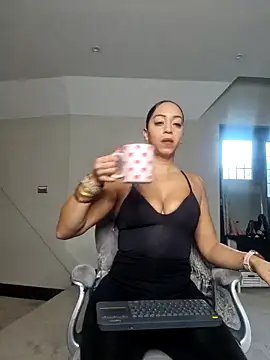 QueenTricks1 online show from 12-03-25, 08:47