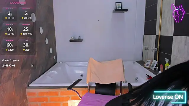 Lila Pinky online show from 12-15-25, 12:33