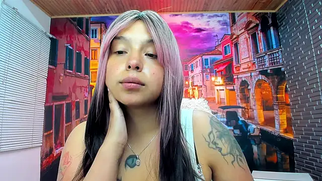 Snapshot of Small_naughty_ chatting on 10-21-25, 01:32 Small naughty online show from 10-21-25, 01:32