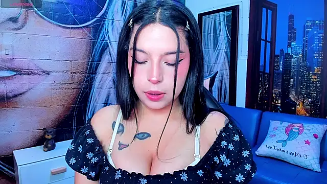 Snapshot of Small_naughty_ chatting on 02-01-25, 02:13 Small naughty online show from 02-01-25, 02:13