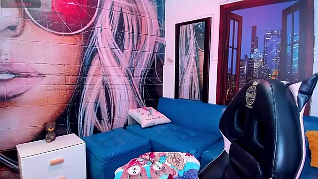 Snapshot of Small_naughty_ chatting on 03-10-25, 01:10 Small naughty online show from 03-10-25, 01:10
