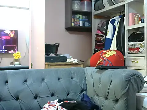 Snapshot of slender-qwene chatting on 06-21-26, 06:19 slender-qwene online show from 06-21-26, 06:19