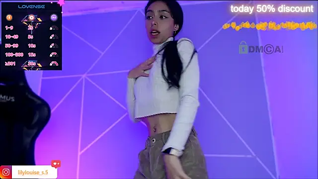 lilylouisee online show from 11-13-25, 04:11