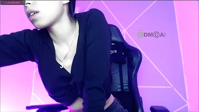 lilylouisee online show from 11-14-25, 07:06