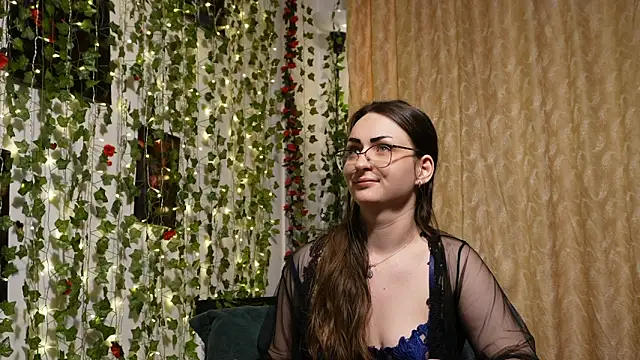 NaughtYHomemadE online show from 06-17-26, 11:20