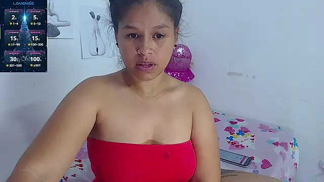 Snapshot of Hazel_donna chatting on 11-14-25, 05:33 Hazel donna online show from 11-14-25, 05:33