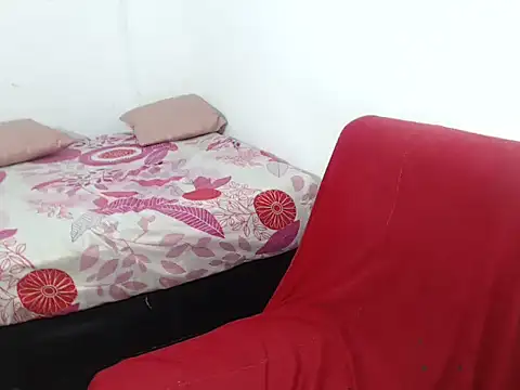 Snapshot of Hazel_donna chatting on 02-12-26, 07:30 Hazel donna online show from 02-12-26, 07:30