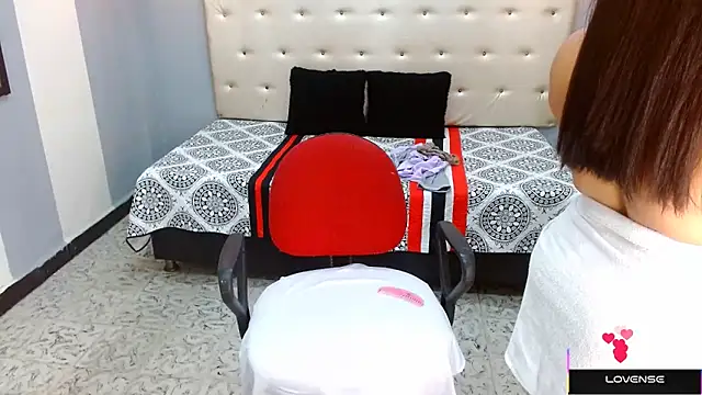 Snapshot of Hazel_donna chatting on 02-25-25, 05:08 Hazel donna online show from 02-25-25, 05:08