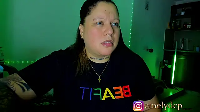 Snapshot of mariana_maze chatting on 06-15-26, 04:12 mariana maze online show from 06-15-26, 04:12