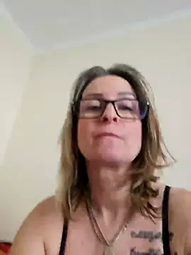 Snapshot of Steffi45 chatting on 03-04-25, 10:24 Steffi45 online show from 03-04-25, 10:24